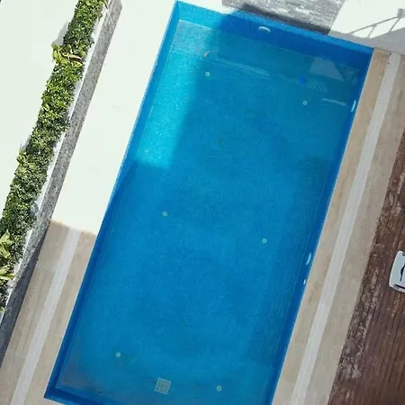 Cesmede Sakin Lueks Havuzlu Cesme